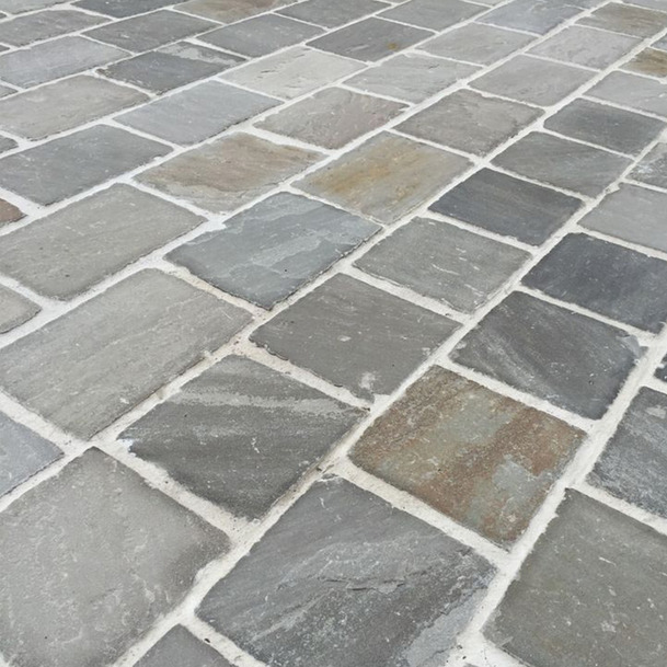 Natural grey kandla cobblestone (natural stone) realisation